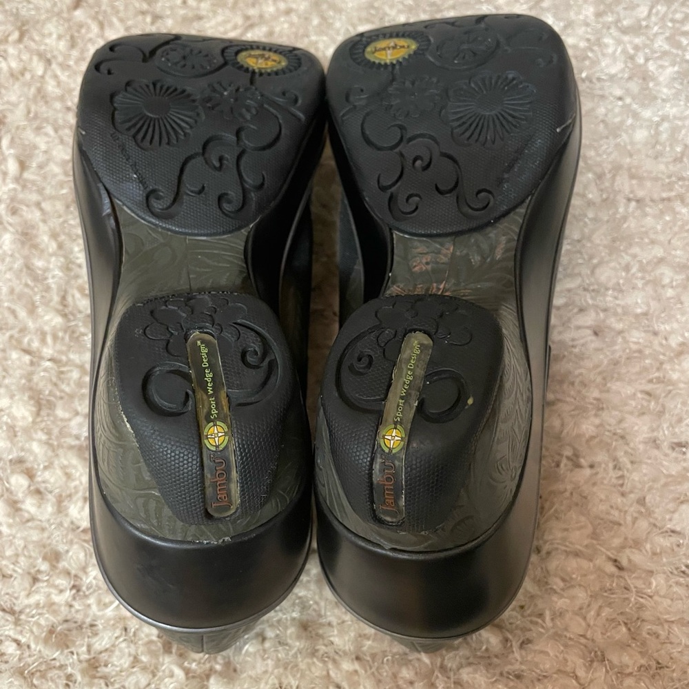 EUC! Jambu Embossed Leather Comfort Sport Wedge Black and Green Slip-On Clogs - Picture 3 of 11